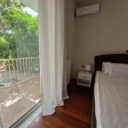 Portside * Eretria (Evia)